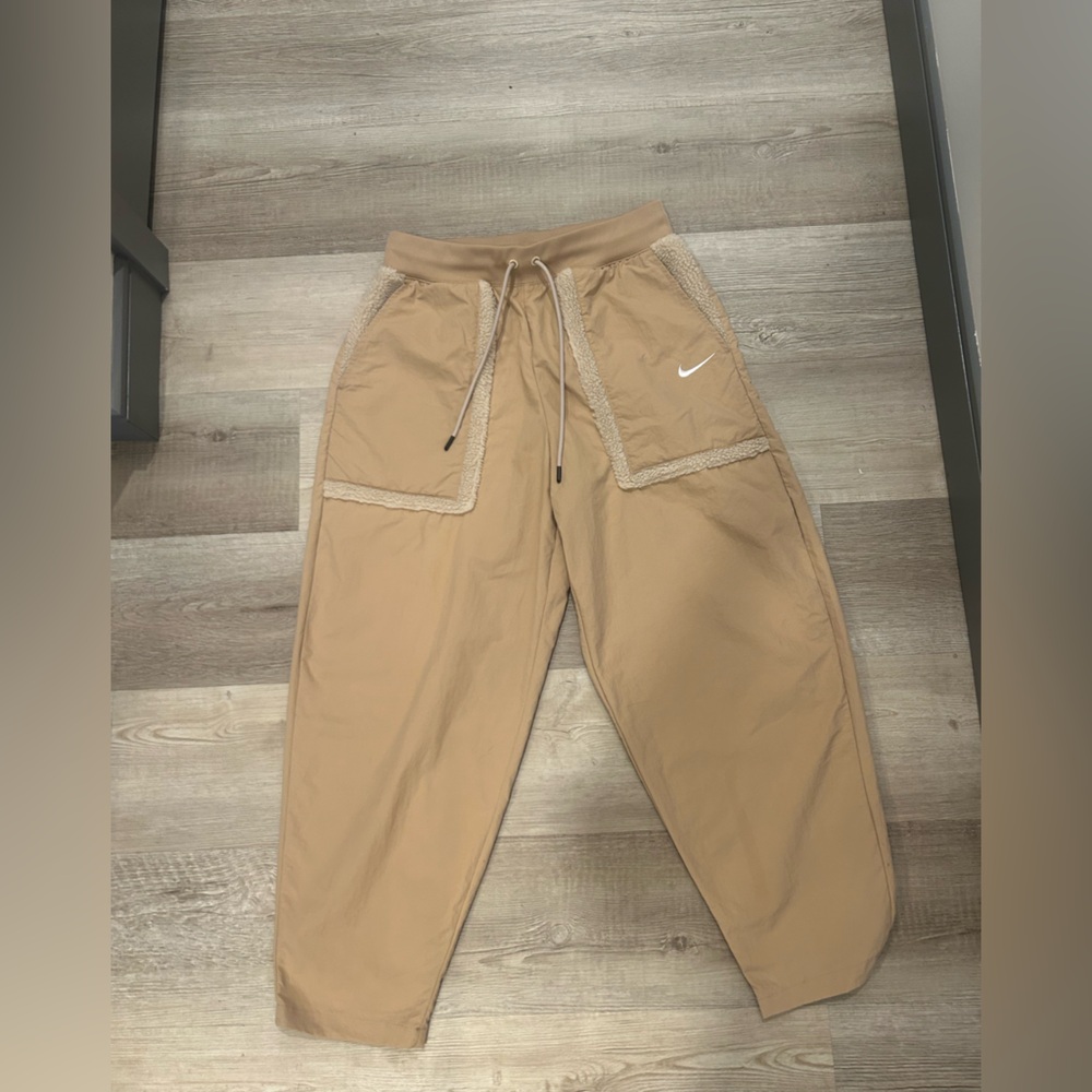 Nike Women’s Tan Jogger Sweatpants with Sherpa Pockets